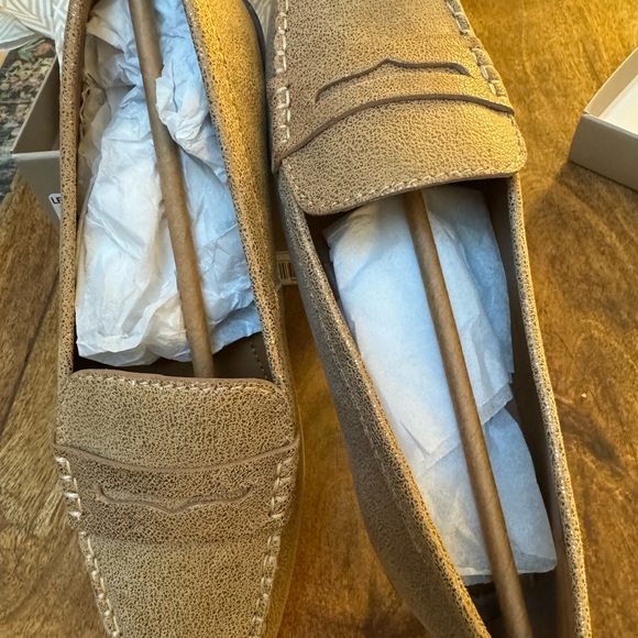 Brand New Donald Pliner Binah Leather Loafer, Light Bronze, Size 7.5 - Picture 5 of 8